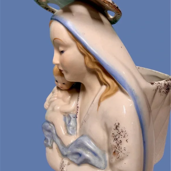 Vintage Porcelain Madonna and Child Figurine in White and Blue vase/planter - Picture 2 of 4